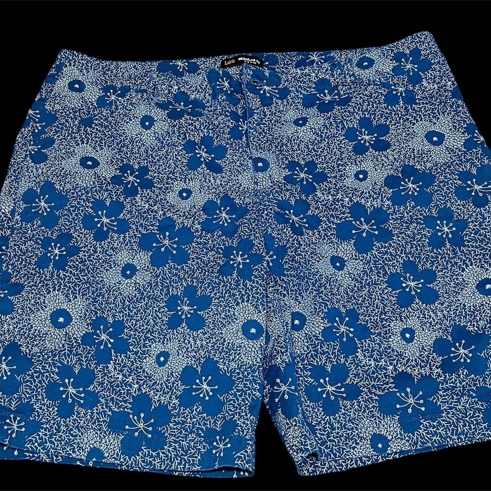 Lee Regular Fit floral midrise Bermuda shorts for women in size 18